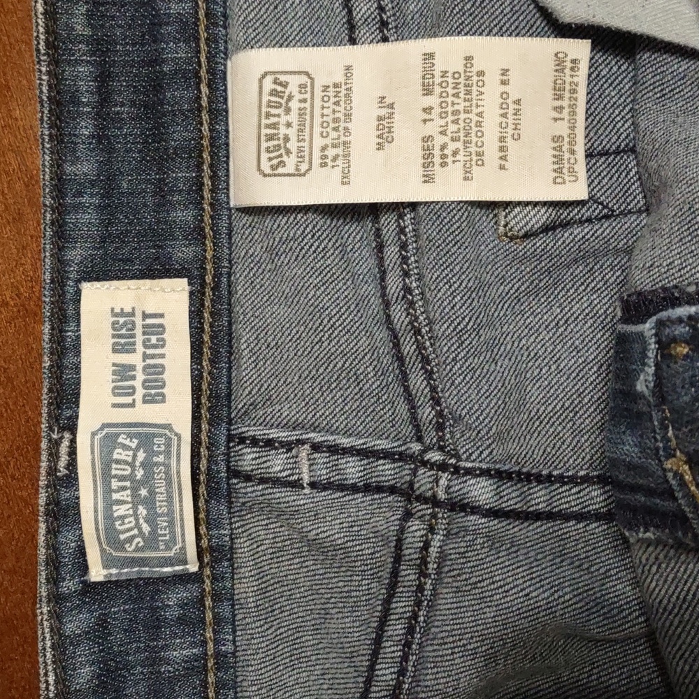 Levi's Signature Low Rise Boot-cut Jeans - Picture 3 of 4